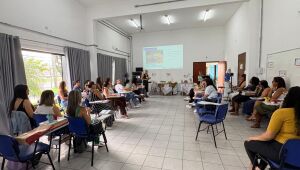 Educadores são capacitados em programa que desenvolve leitura e escrita na rede municipal