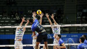 Para seguir na cola dos l&iacute;deres da Superliga, Suzano V&ocirc;lei visita Praia Clube neste s&aacute;bado