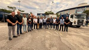 Vereadores de Suzano participam de an&uacute;ncio de empresa contratada para realizar coleta de lixo 
