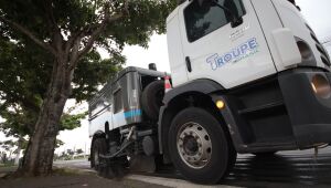 'Megamutirão de Zeladoria' é reforçado com chegada de caminhão varredeira