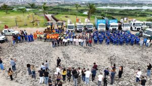 Prefeito lan&ccedil;a 'Megamutir&atilde;o de Zeladoria' com 200 trabalhadores e 100 ve&iacute;culos e m&aacute;quinas