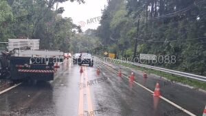 Colisão entre carro e caminhão deixa um morto na Mogi-Bertioga