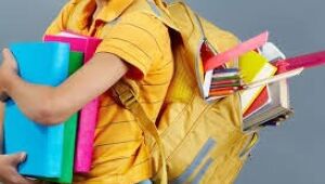 Volta &agrave;s aulas: cinco sinais de que a mochila do estudante est&aacute; pesada