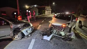 Acidente deixa dois feridos na Mogi-Bertioga