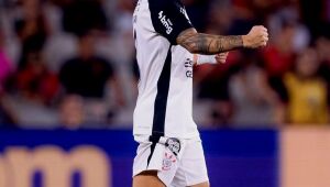 Corinthians &eacute; eficiente e derrota Athletico na Arena da Baixada