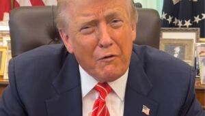 Trump diz que aumentar&aacute; tarifa global de 10% para 15%  