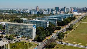 Lei reestrutura carreiras no Executivo e cria mais de 24 mil cargos