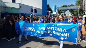 Desfile c&iacute;vico re&uacute;ne 10 mil e marca comemora&ccedil;&otilde;es dos 77 anos de Po&aacute;