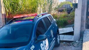 GCM de Suzano recupera caminhão roubado em terreno na região norte