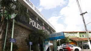 Jovem &eacute; esfaqueado e morto em frente de adega em Ferraz