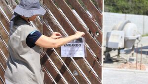 Grupo de Fiscaliza&ccedil;&atilde;o Integrada embarga tr&ecirc;s lotes ocupados irregularmente