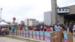 Gincana dos Servidores Solid&aacute;rios arrecada 5.392 caixas de chocolate para crian&ccedil;as em Suzano