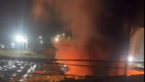 Inc&ecirc;ndio atinge 12 ve&iacute;culos no interior do p&aacute;tio de apreens&otilde;es, em Ferraz