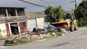 Manuten&ccedil;&atilde;o realiza a&ccedil;&atilde;o de zeladoria em ponto de descarte irregular no Boa Vista