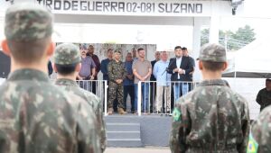 Prefeito prestigia in&iacute;cio de nova turma do Tiro de Guerra com cem atiradores