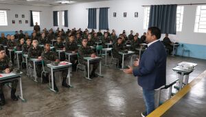 Prefeito e primeira-dama participam de aula inaugural do Tiro de Guerra