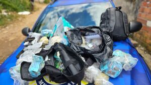 GCM de Itaqu&aacute; desarticula duas casas-bomba e apreende 7,4 mil drogas