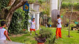 Guararema inicia programa 'Colhendo Saberes' com atividades ambientais na Escola da Natureza