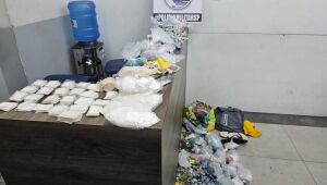 Dupla &eacute; presa por tr&aacute;fico e quase 10 kg de drogas s&atilde;o apreendidas em Mogi