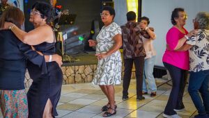Conselho Municipal dos Direitos da Pessoa Idosa de Ferraz promove Baile 60+ com programa&ccedil;&atilde;o especial