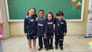 Prefeitura de Po&aacute; realiza entrega de uniformes escolares com modelo reformulado e novas pe&ccedil;as