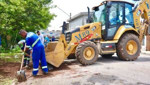 Prefeitura mant&eacute;m frentes de zeladoria e refor&ccedil;a servi&ccedil;os em diferentes regi&otilde;es