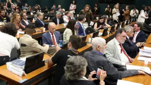 Pedido de vista adia vota&ccedil;&atilde;o da PEC do fim da 6x1 na CCJ da C&acirc;mara