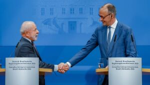 Lula e Merz criticam guerra no Oriente M&eacute;dio e amea&ccedil;as contra Cuba