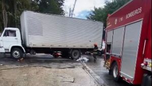 Motociclista morre atingido por um caminh&atilde;o em Itaqu&aacute;