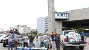 Fundo Social recebe mais de uma tonelada de alimentos arrecadados em encontro de carros antigos