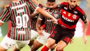 Com dois gols de Pedro, Flamengo vence Fluminense pelo Brasileir&atilde;o