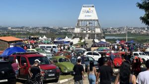 Encontro de Fuscas e Carros Antigos re&uacute;ne 1,2 mil ve&iacute;culos e mais de 8 mil visitantes