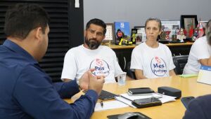 Prefeito recebe grupo de pais de alunos de escola do Boa Vista