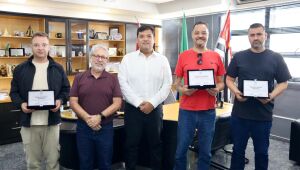 Prefeito presta homenagem a profissionais que contiveram invasor em escola do Boa Vista