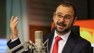 Redu&ccedil;&atilde;o da jornada vai favorecer o empreendodorismo, diz ministro