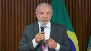 Lula diz que pa&iacute;s n&atilde;o precisa de escola c&iacute;vico-militar na educa&ccedil;&atilde;o