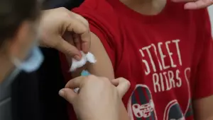 Vacina&ccedil;&atilde;o nas escolas segue at&eacute; dia 30 e meta &eacute; imunizar 27 milh&otilde;es