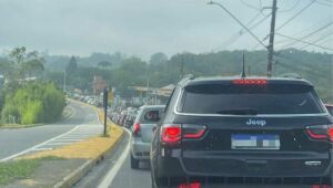 Mogi-Bertioga registra cerca de 11 km de lentid&atilde;o neste s&aacute;bado