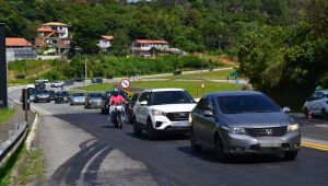 Rodovia Mogi-Bertioga tem lentid&atilde;o no feriado; 40 mil ve&iacute;culos passaram pela rodovia at&eacute; agora