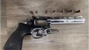 Homem &eacute; preso por viol&ecirc;ncia dom&eacute;stica, tr&aacute;fico de drogas e posse ilegal de arma de fogo em Mogi