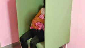 Poá instala poltronas de amamentação para ampliar acolhimento na rede de saúde