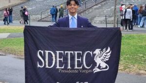 Estudante de escola pública de Mogi representa o país em campeonato de debate escolar em Harvard