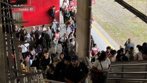 Falha de sinaliza&ccedil;&atilde;o causa atrasos nas linhas 11-Coral e 12-Safira da CPTM