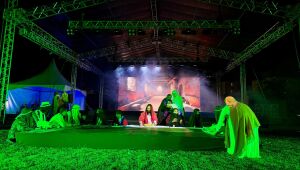 Espet&aacute;culo 'Cenas da Paix&atilde;o'&nbsp;re&uacute;ne grande p&uacute;blico e marca noite de emo&ccedil;&atilde;o em Aruj&aacute;