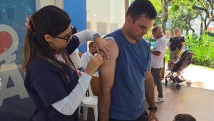 Poá realiza Dia D de vacinação e imuniza centenas de pessoas contra gripe e Covid