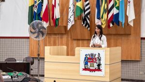 Clau Camargo recebe Moção de Aplausos na Câmara de Jacareí