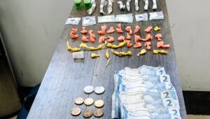 Homem &eacute; preso com 121,5 gramas de drogas em Mogi