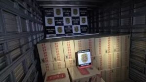 Homem &eacute; preso contrabandeando 250 caixas de cigarros estrangeiros em Mogi
