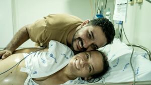 M&atilde;e com c&acirc;ncer enfrenta gesta&ccedil;&atilde;o de risco e emociona ao dar &agrave; luz beb&ecirc; prematura