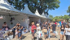 Po&aacute; fortalece empreendedorismo local com Feira de Economia Criativa na Pra&ccedil;a da B&iacute;blia